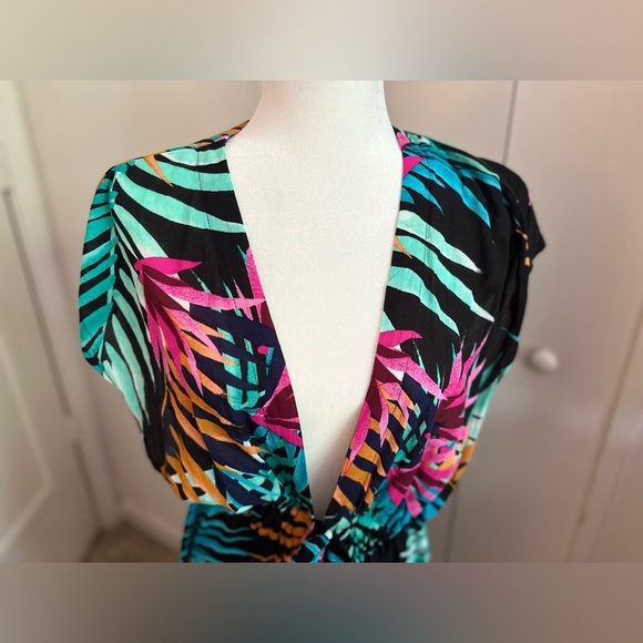 Flowery beach cover up. No name 2XL barely worn - Picture 4 of 8